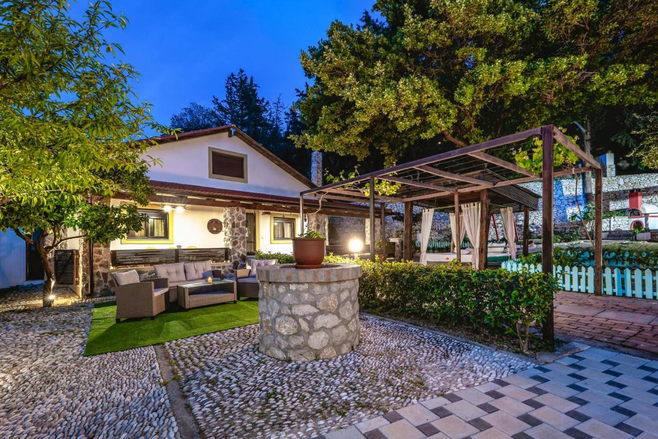 Villa Rafaela Koskinou  외부 사진